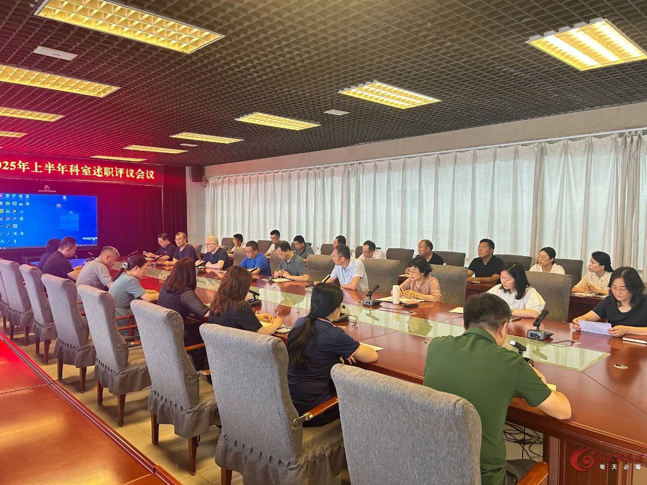 市融媒体中心召开2025年上半年科室述职评议会议